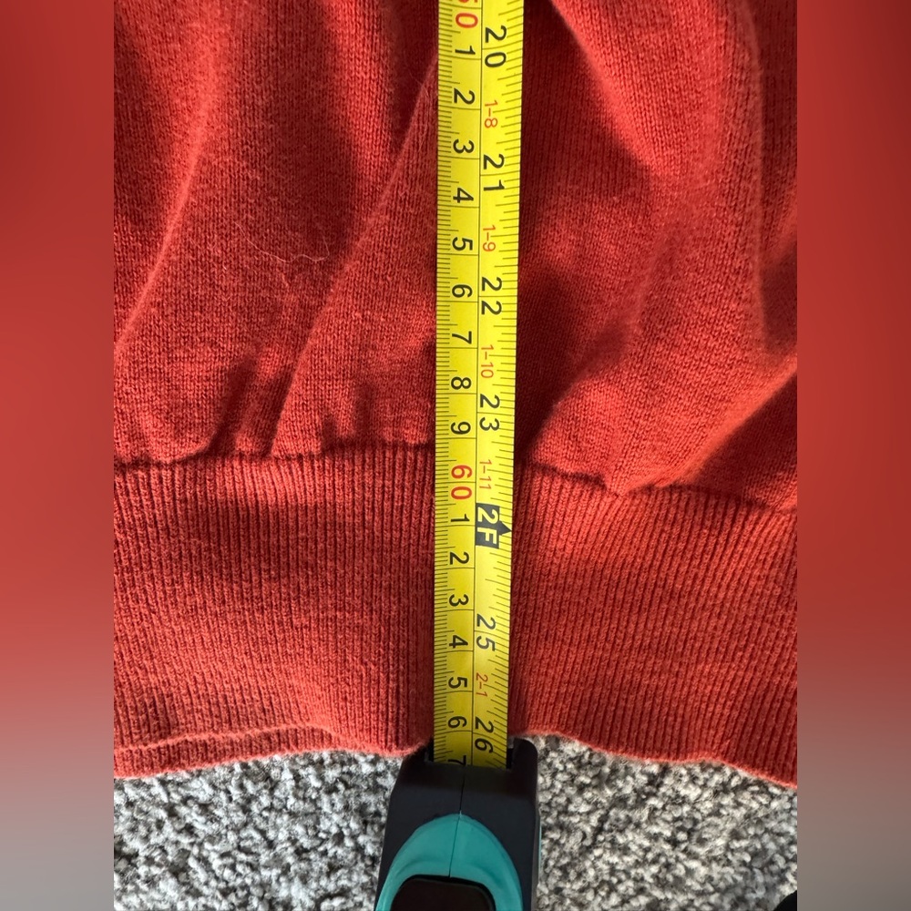 IZOD Women’s Orange V-Neck Sweater Size M Pullover - Picture 8 of 8